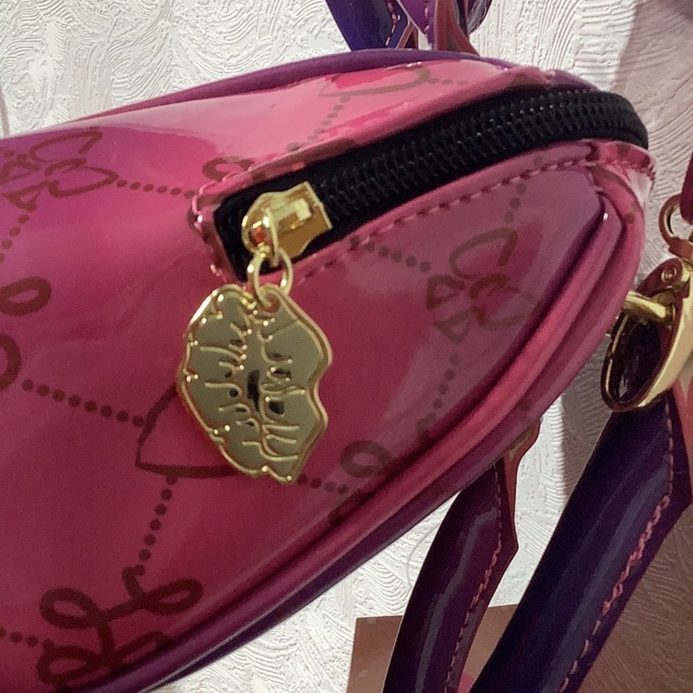 Betsey Johnson NEW - Mini barrel bag - ombre fuchsia - carry in hand or w/ strap - Picture 11 of 14